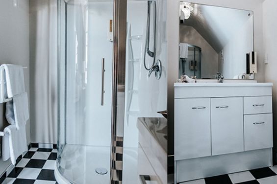 Room 4 - bathroom