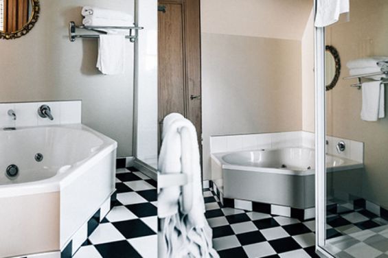 Room 5 - bathroom