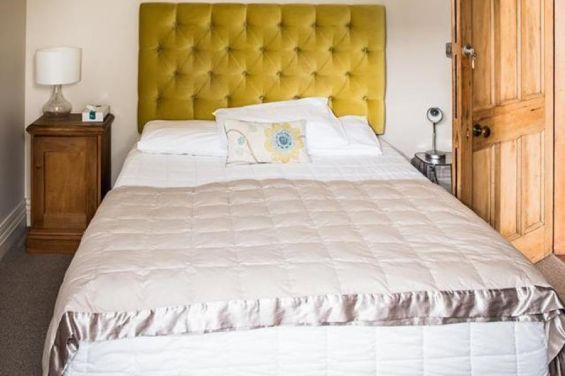 Room 8 - double bed
